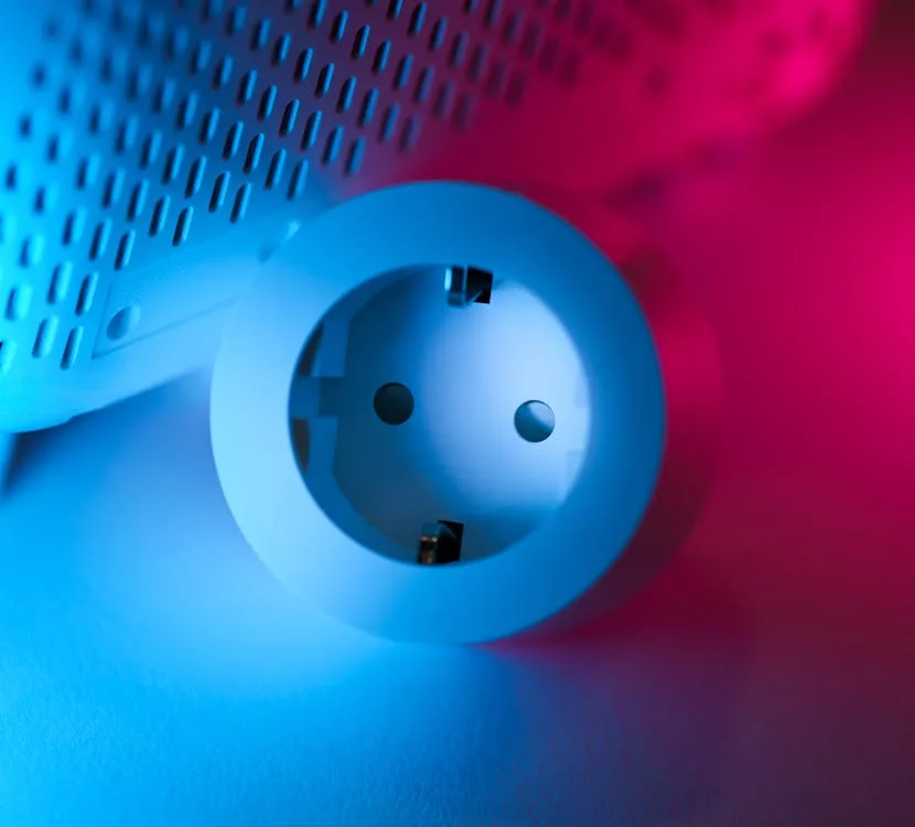 Smart plug and connected lamp in a home setting