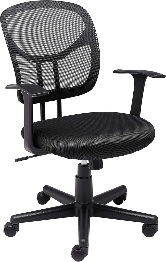 Silla de oficina de malla Amazon Basics — Negro / respaldo medio / reposabrazos