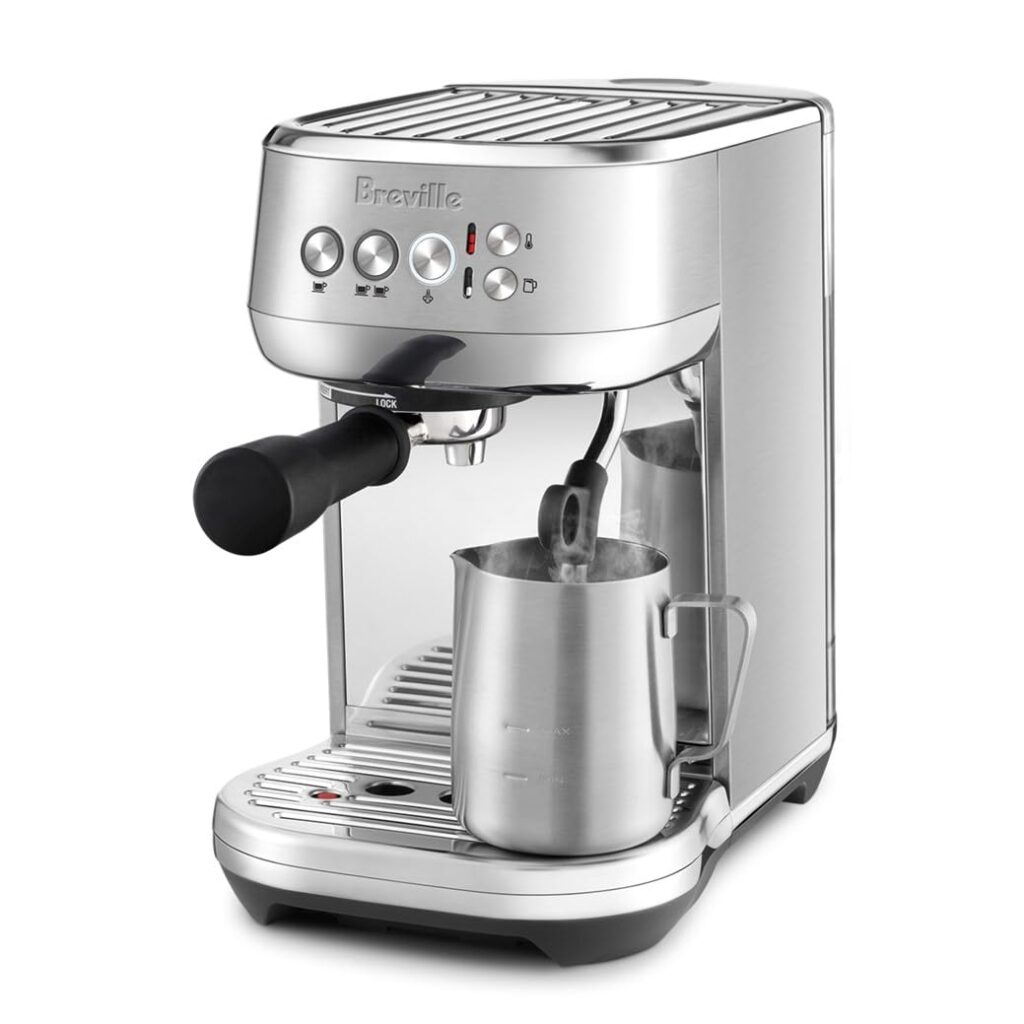 Breville Bambino Plus. Cafetera de acero inoxidable cepillado con jarra de leche.